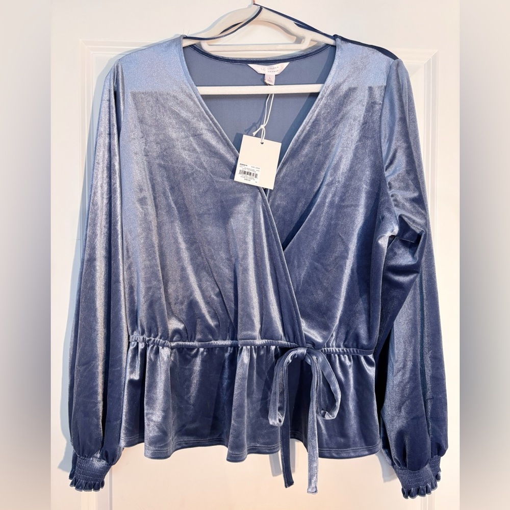 BNWT - Women’s LC Lauren Conrad Peplum Faux Velvet Wrap Blouse — Size Large